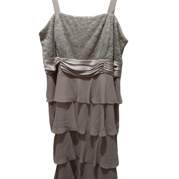 Dress Barn Collections Formal Halter Beaded Dress with Matching Jacket Plus 20 - Picture 6 of 16